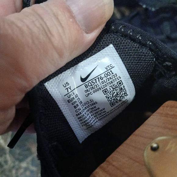 Nike Air Max 270 Streetwear/Lifestyle Shoes Size 7 Youth/8.5 Women - Picture 9 of 10